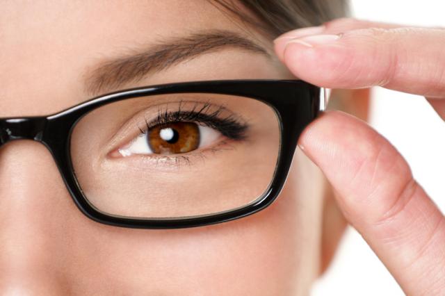 Bị cận có đi xklđ nhật được không