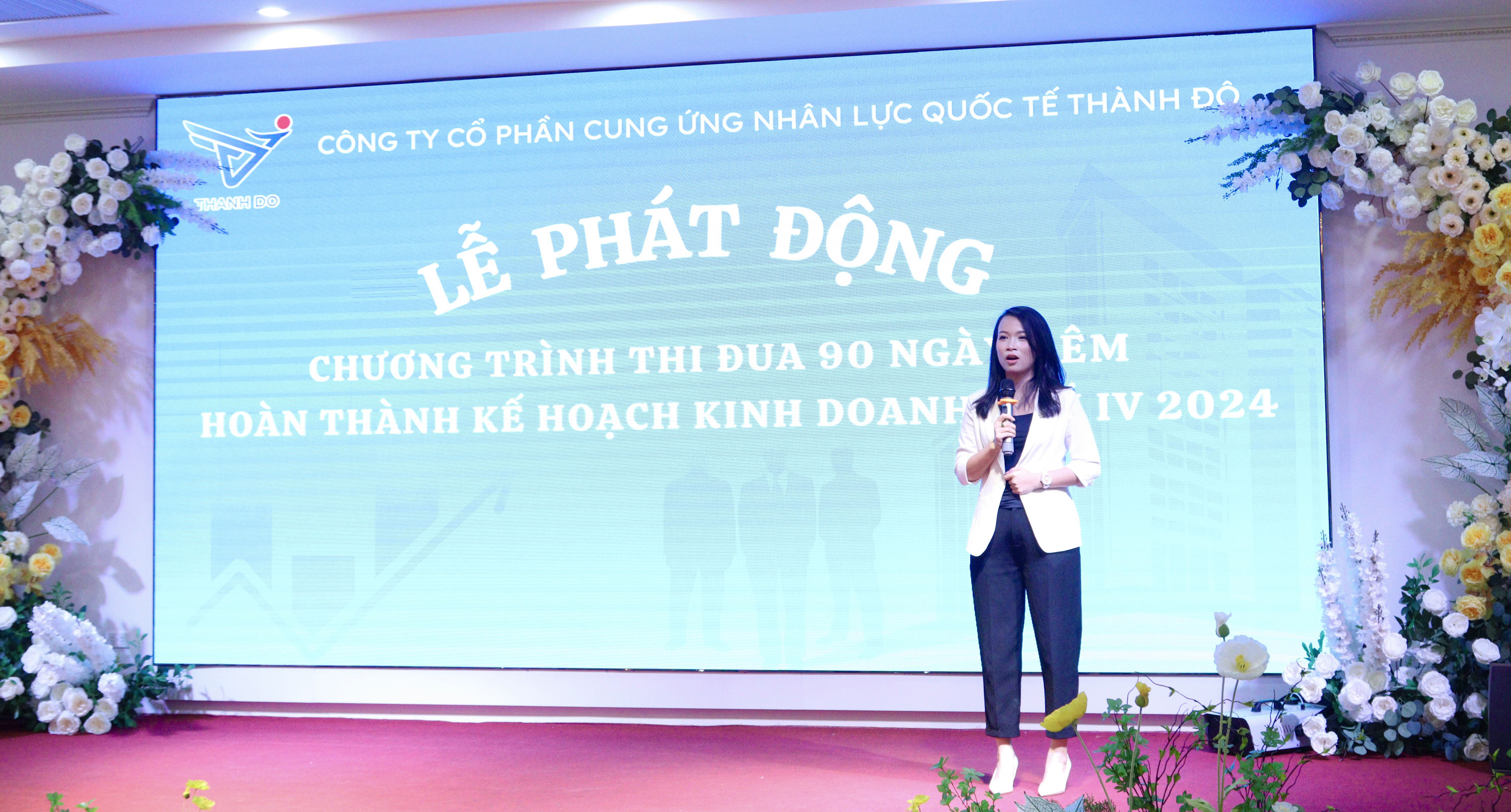 Phát động phong trào thi đua trong kinh doanh quý IV.