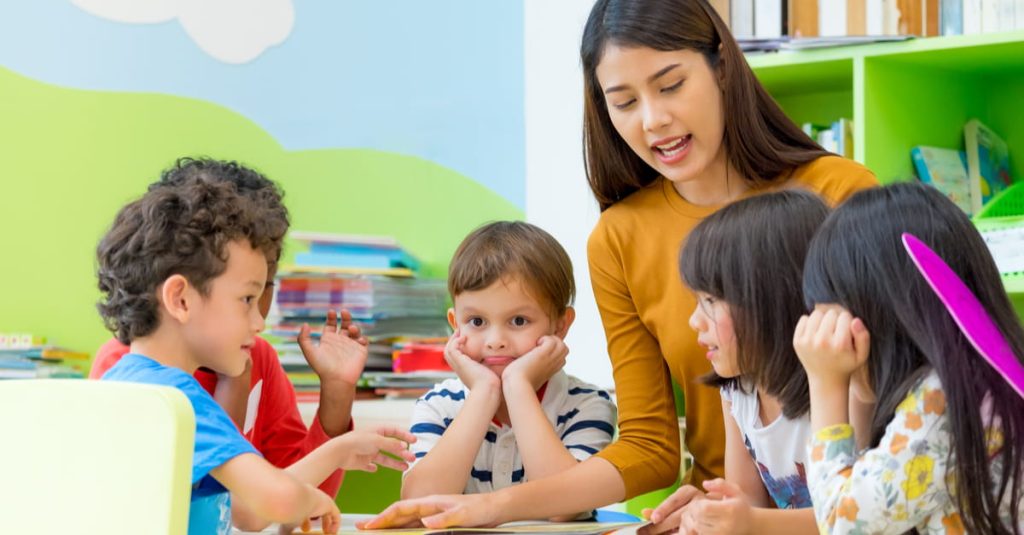 Ngành chăm sóc trẻ em và giáo dục mầm non