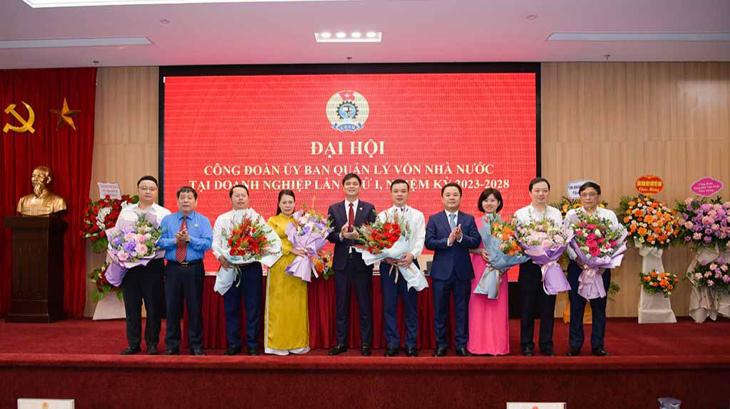 Cán bộ nhà nước, viên chức hoặc làm việc trong doanh nghiệp nhà nước