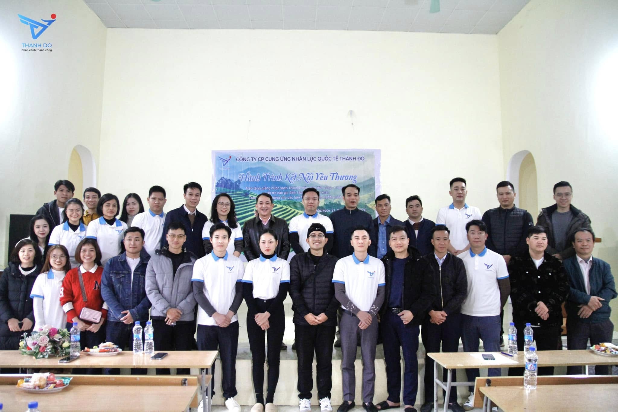 cũng đã trao tặng 8 suất học bổng dành cho các bạn có hoàn cảnh khó khăn muốn tham gia chương trình Thực tập sinh để thay đổi cuộc sống