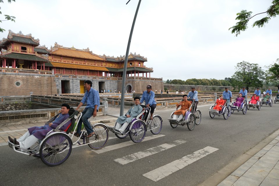 Việc làm ngành du lịch - dịch vụ: